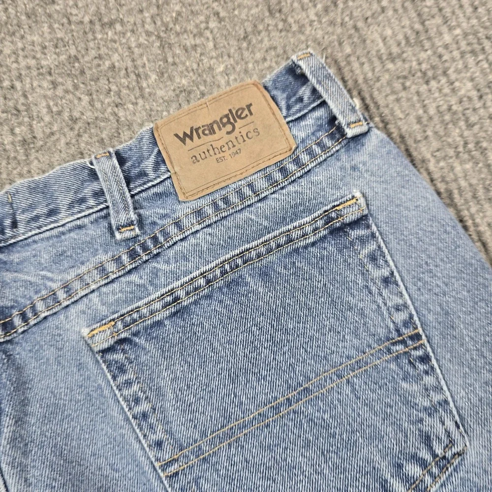 Wrangler Authentics Jeans Mens 38x30‎ Light Wash Blue Straight Leg Denim